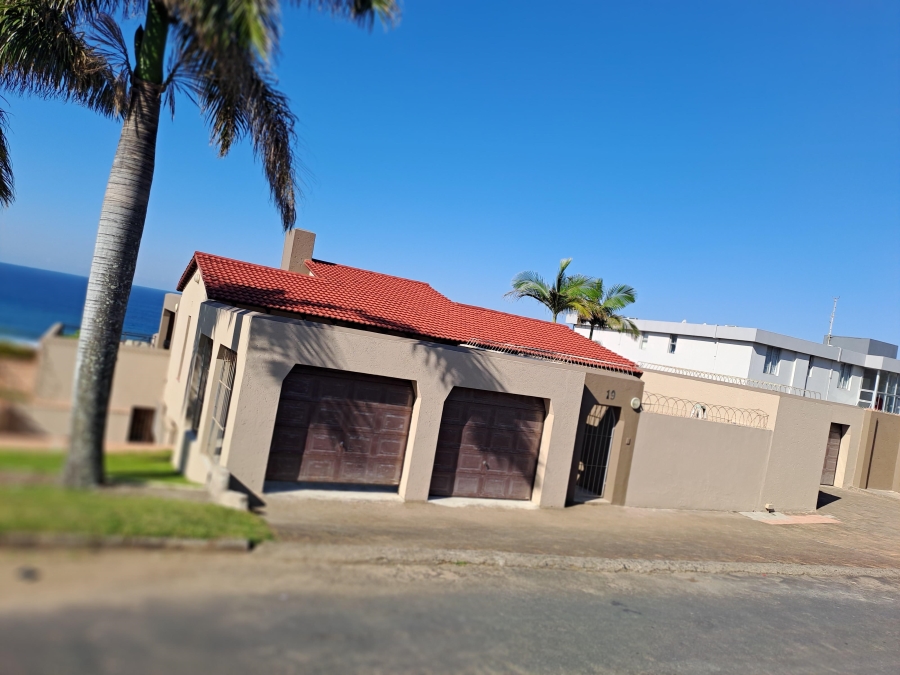 8 Bedroom Property for Sale in Manaba Beach KwaZulu-Natal