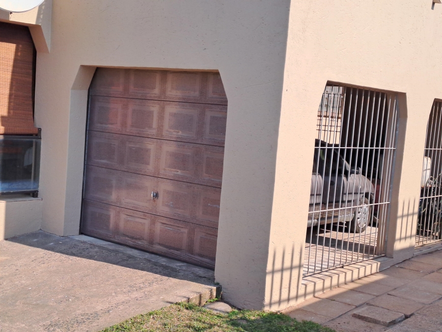 8 Bedroom Property for Sale in Manaba Beach KwaZulu-Natal