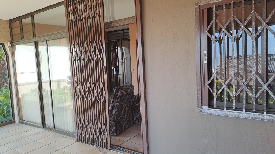 8 Bedroom Property for Sale in Manaba Beach KwaZulu-Natal