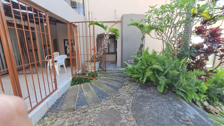 8 Bedroom Property for Sale in Manaba Beach KwaZulu-Natal