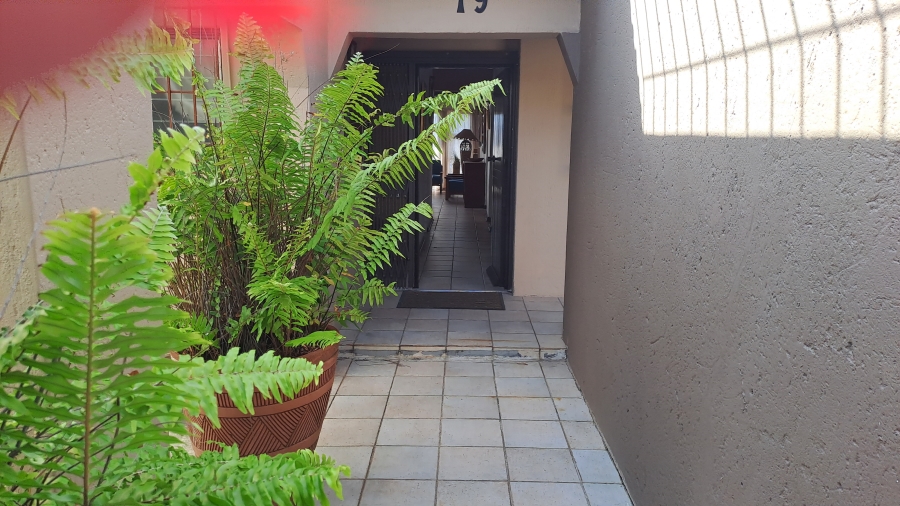 8 Bedroom Property for Sale in Manaba Beach KwaZulu-Natal