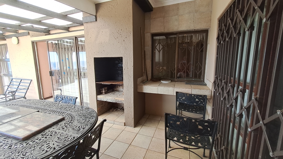 8 Bedroom Property for Sale in Manaba Beach KwaZulu-Natal