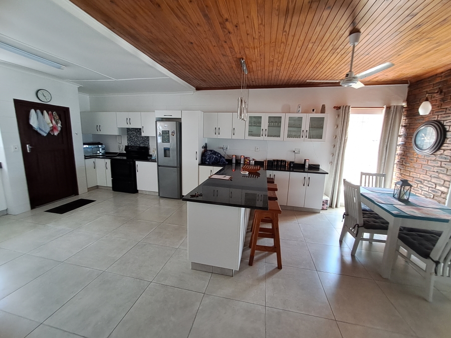 6 Bedroom Property for Sale in St Michaels On Sea KwaZulu-Natal