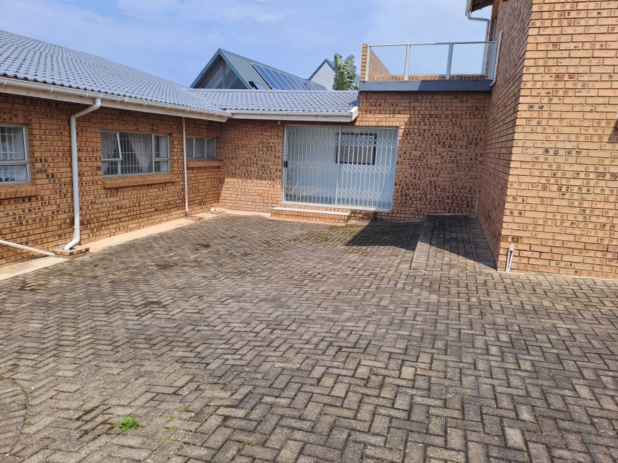 6 Bedroom Property for Sale in St Michaels On Sea KwaZulu-Natal