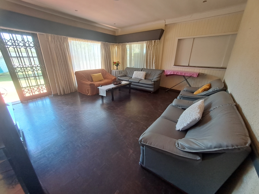 6 Bedroom Property for Sale in Uvongo Beach KwaZulu-Natal