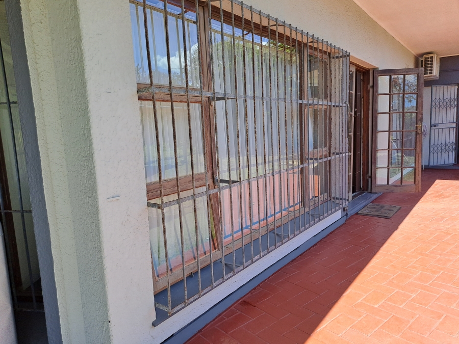 6 Bedroom Property for Sale in Uvongo Beach KwaZulu-Natal