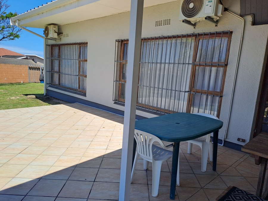 6 Bedroom Property for Sale in Uvongo Beach KwaZulu-Natal