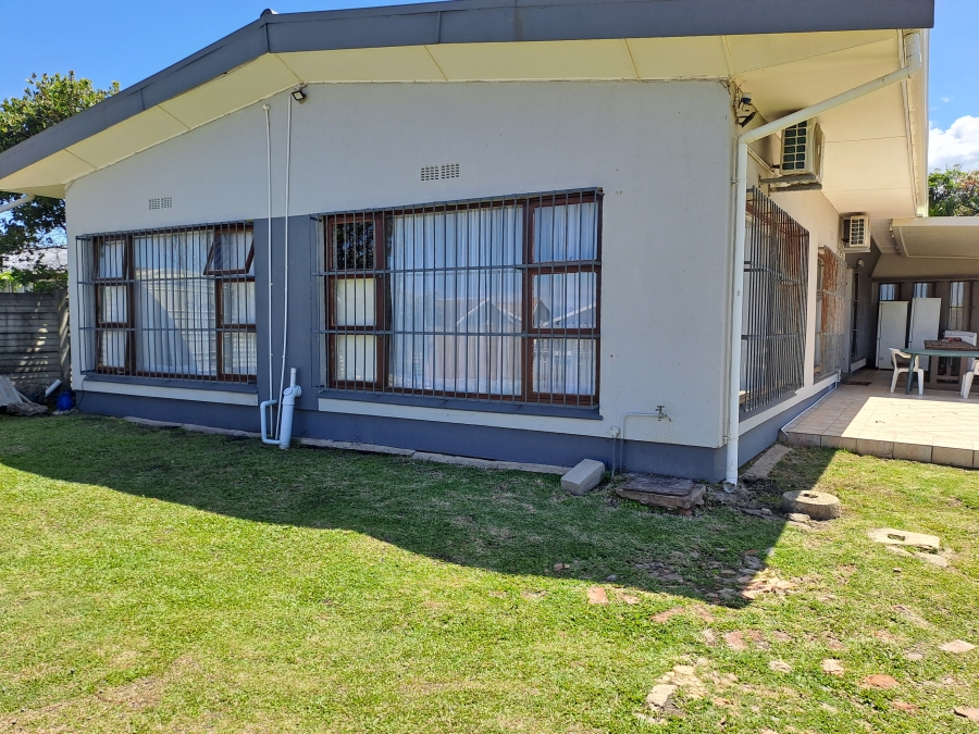 6 Bedroom Property for Sale in Uvongo Beach KwaZulu-Natal