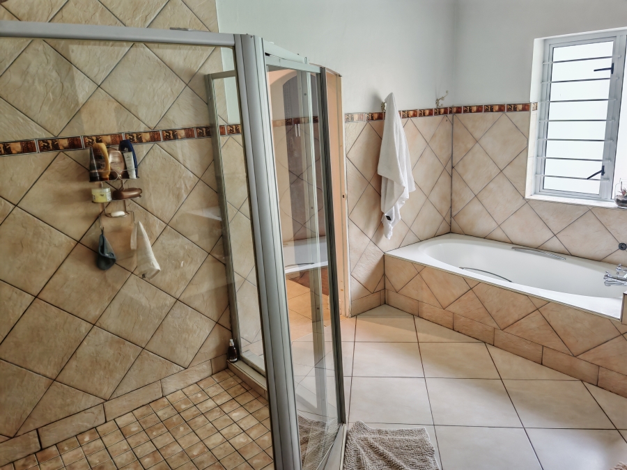 4 Bedroom Property for Sale in Cowies Hill KwaZulu-Natal