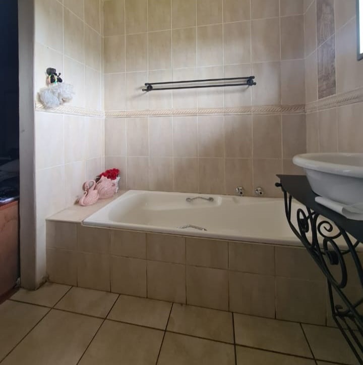 5 Bedroom Property for Sale in Margate KwaZulu-Natal