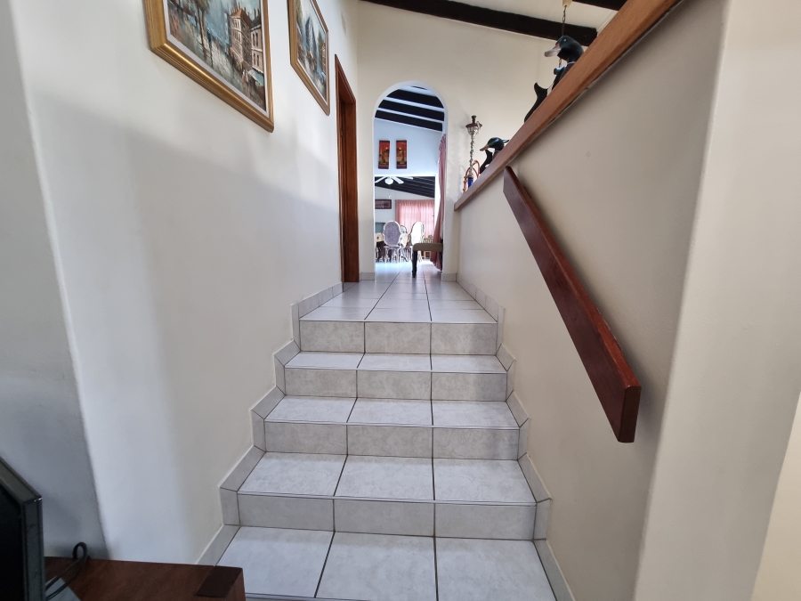 5 Bedroom Property for Sale in Margate KwaZulu-Natal