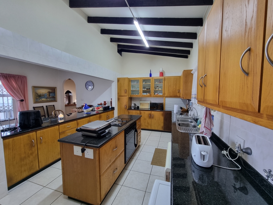 5 Bedroom Property for Sale in Margate KwaZulu-Natal