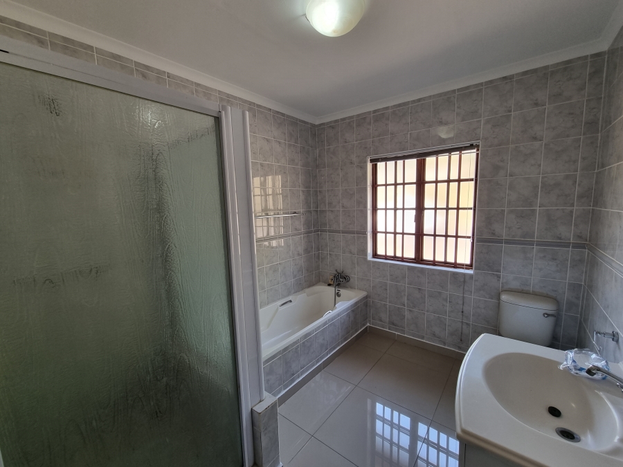 3 Bedroom Property for Sale in Umtentweni KwaZulu-Natal