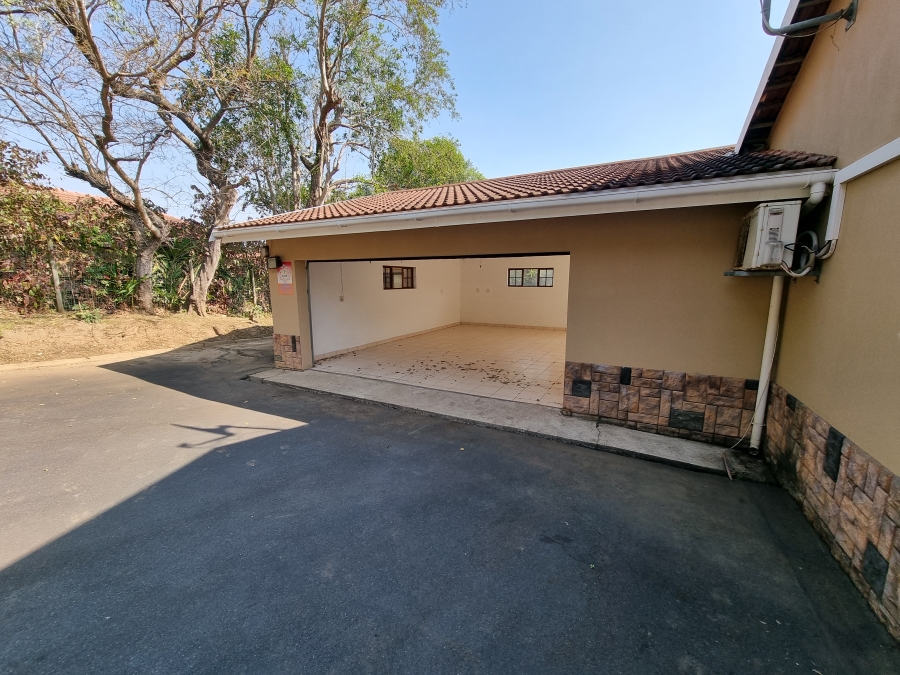 3 Bedroom Property for Sale in Umtentweni KwaZulu-Natal