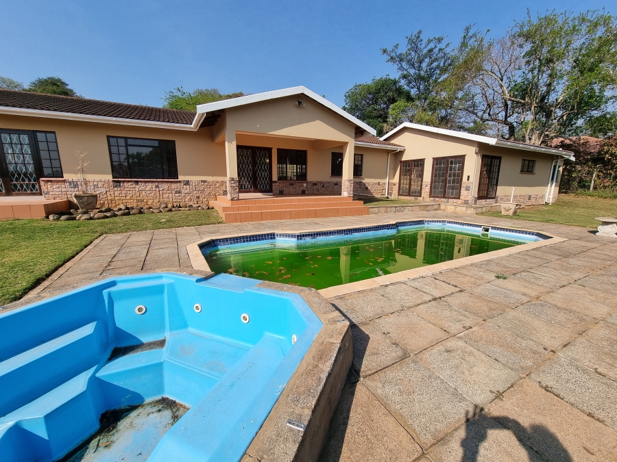 3 Bedroom Property for Sale in Umtentweni KwaZulu-Natal