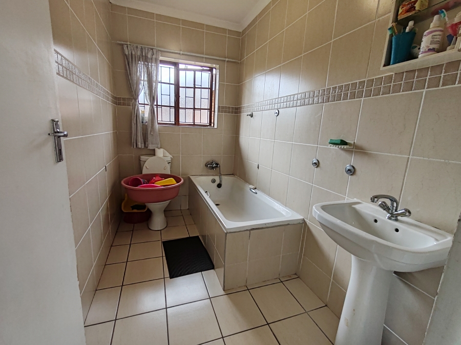 2 Bedroom Property for Sale in Uvongo KwaZulu-Natal