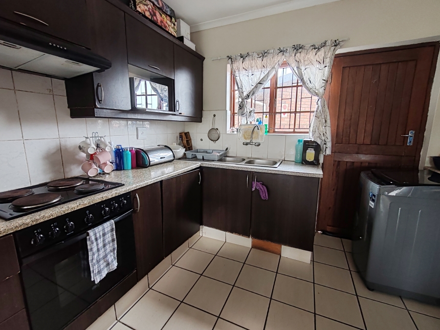 2 Bedroom Property for Sale in Uvongo KwaZulu-Natal