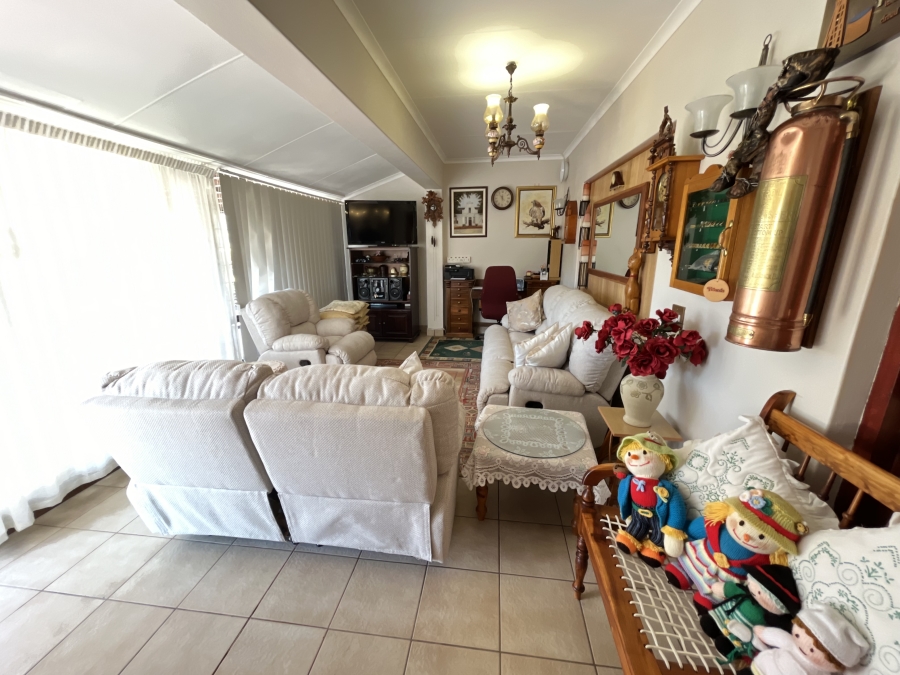 3 Bedroom Property for Sale in Uvongo KwaZulu-Natal