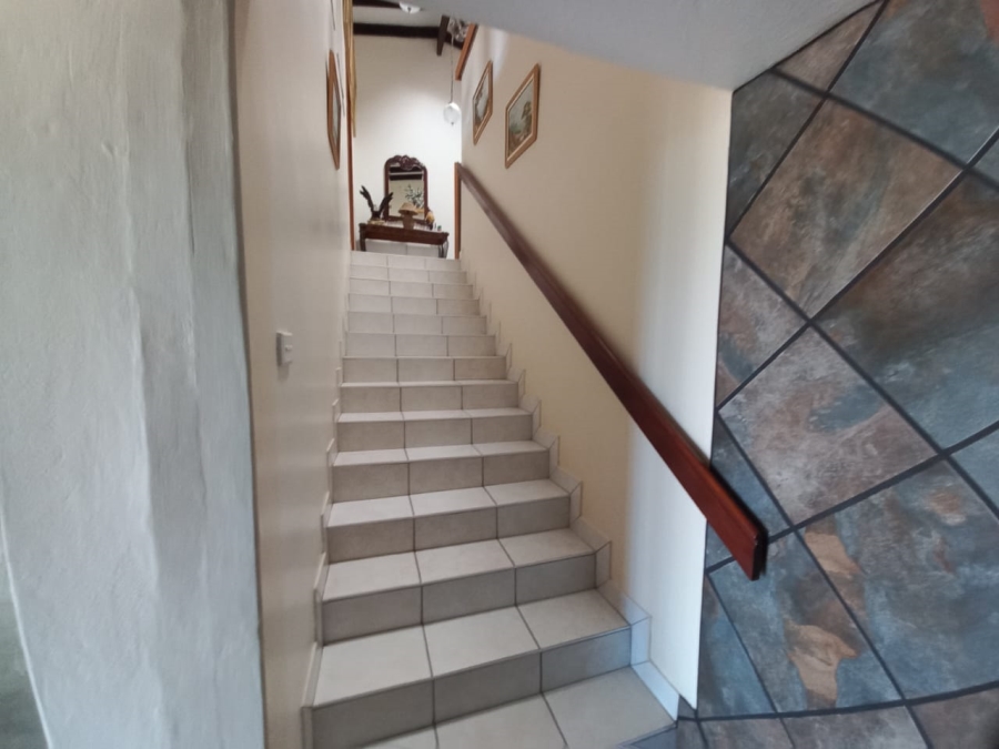 5 Bedroom Property for Sale in Margate KwaZulu-Natal