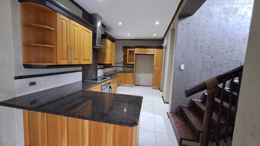 5 Bedroom Property for Sale in Shelly Beach KwaZulu-Natal