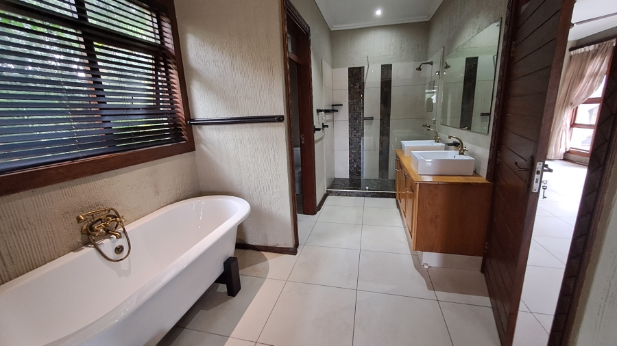 5 Bedroom Property for Sale in Shelly Beach KwaZulu-Natal