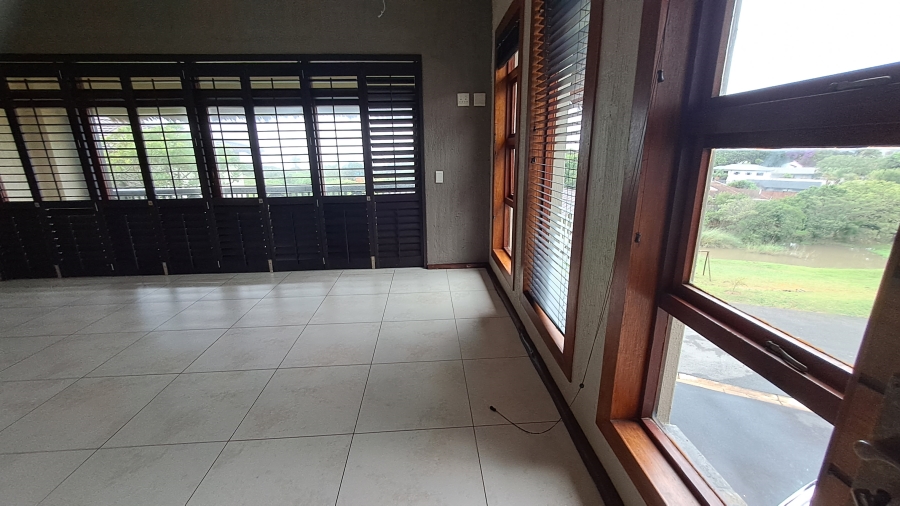 5 Bedroom Property for Sale in Shelly Beach KwaZulu-Natal