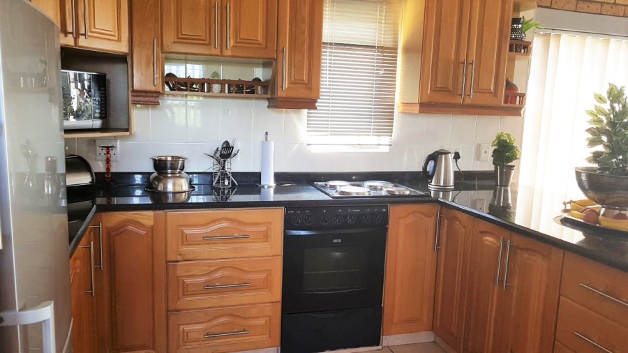 To Let 3 Bedroom Property for Rent in Amanzimtoti KwaZulu-Natal