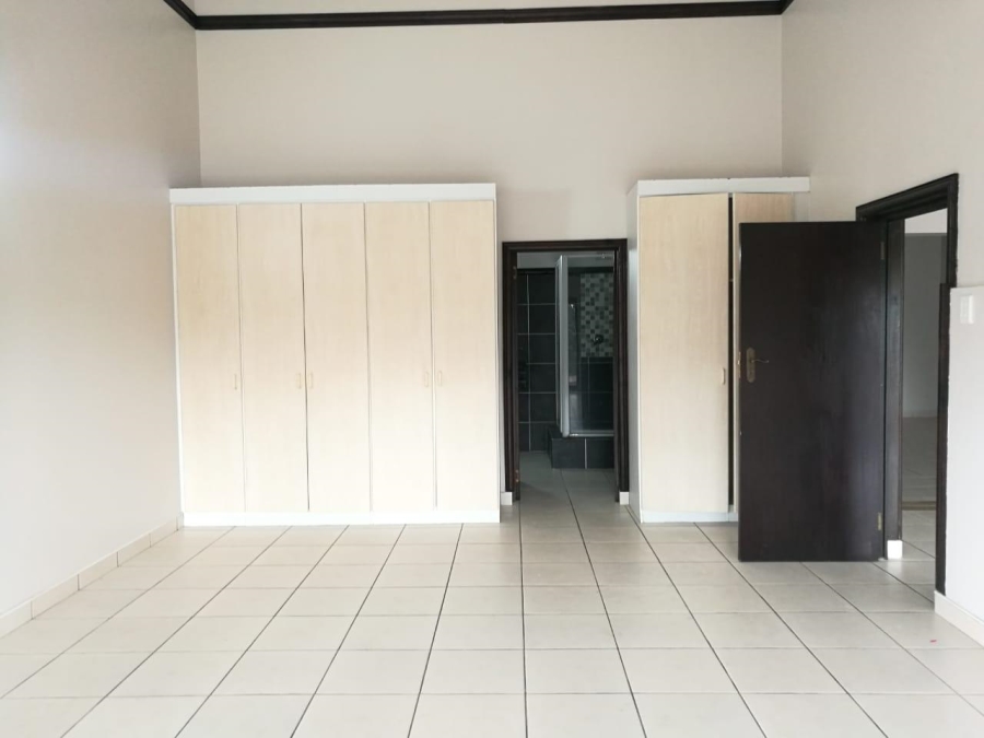 To Let 4 Bedroom Property for Rent in Salt Rock KwaZulu-Natal