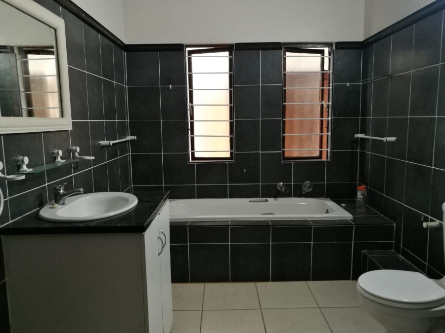 To Let 4 Bedroom Property for Rent in Salt Rock KwaZulu-Natal