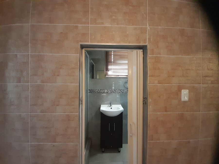 To Let 1 Bedroom Property for Rent in Montclair KwaZulu-Natal