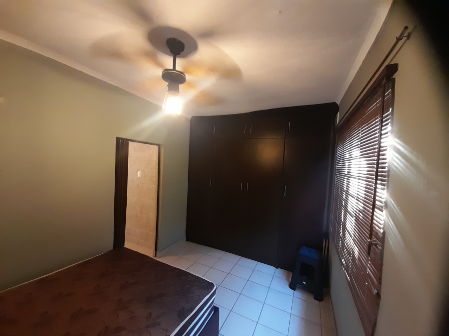 To Let 1 Bedroom Property for Rent in Montclair KwaZulu-Natal