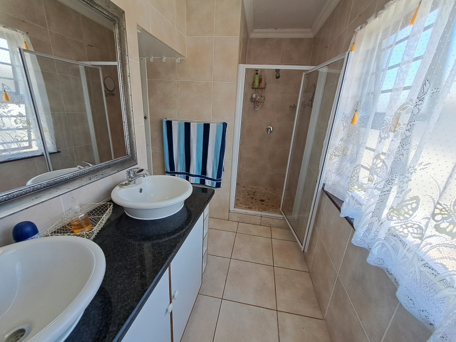 3 Bedroom Property for Sale in Uvongo Beach KwaZulu-Natal