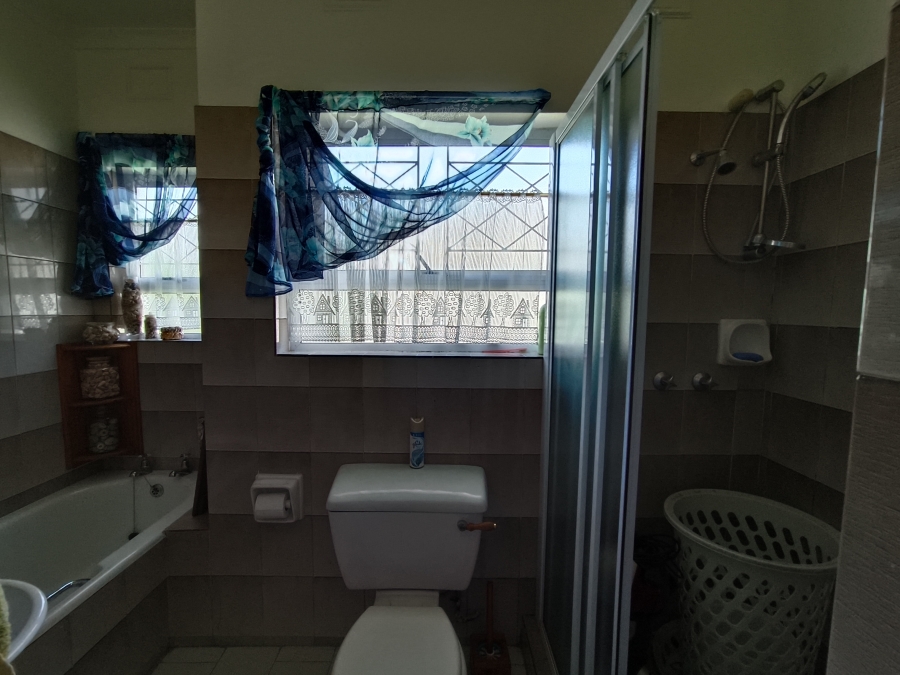 2 Bedroom Property for Sale in Uvongo Beach KwaZulu-Natal