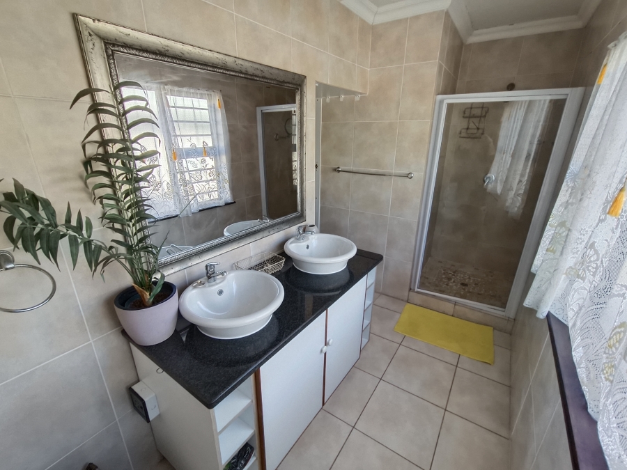 3 Bedroom Property for Sale in Uvongo KwaZulu-Natal