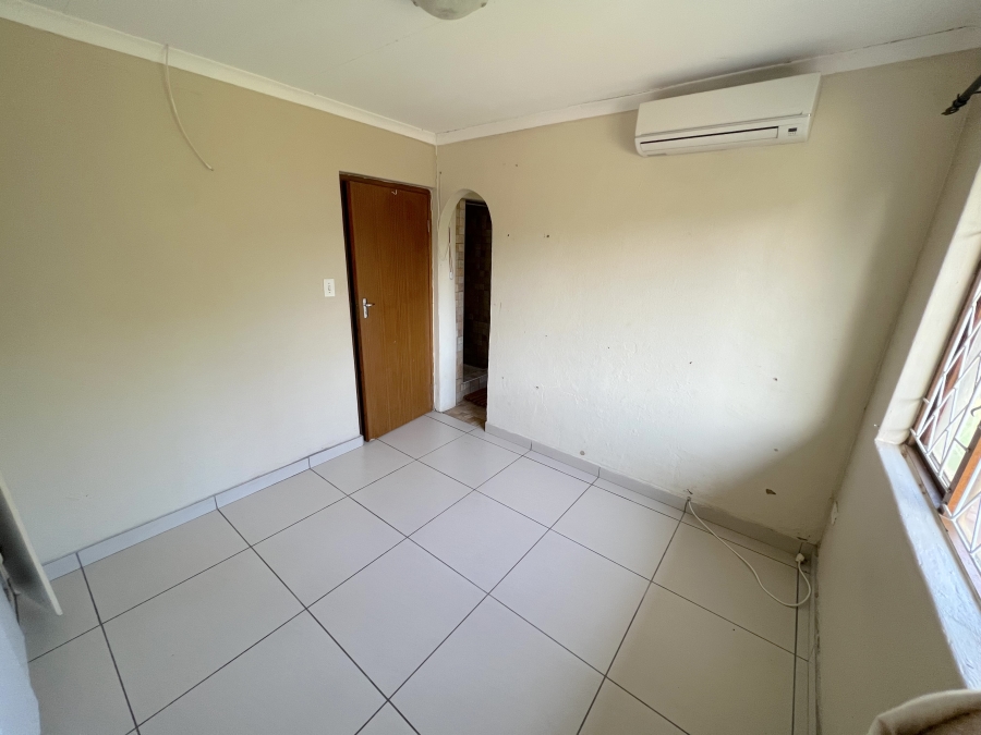 To Let 3 Bedroom Property for Rent in Uvongo KwaZulu-Natal