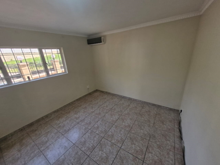 To Let 2 Bedroom Property for Rent in Malvern KwaZulu-Natal