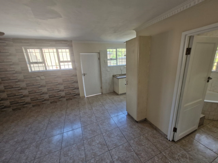 To Let 2 Bedroom Property for Rent in Malvern KwaZulu-Natal