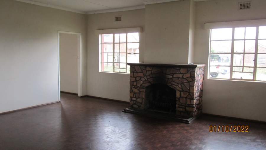 To Let 4 Bedroom Property for Rent in Mpophomeni KwaZulu-Natal