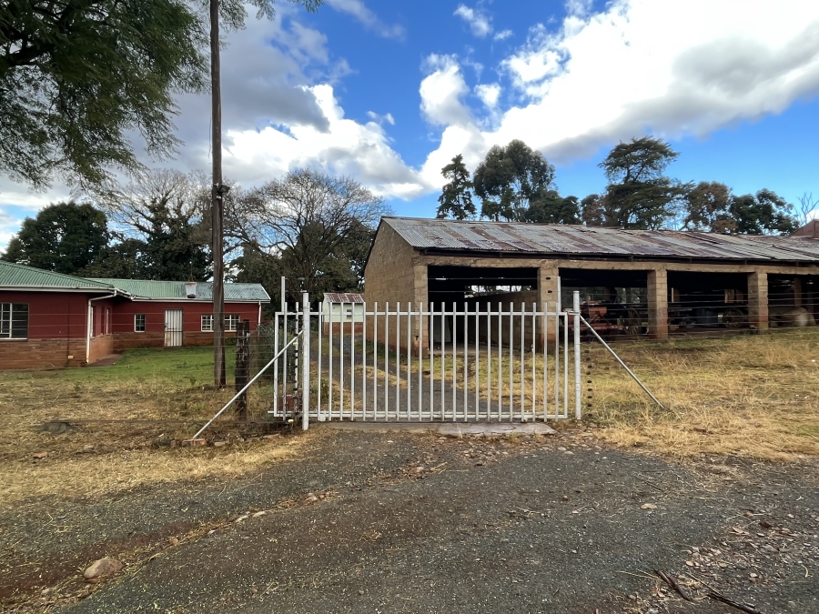 To Let 4 Bedroom Property for Rent in Mpophomeni KwaZulu-Natal