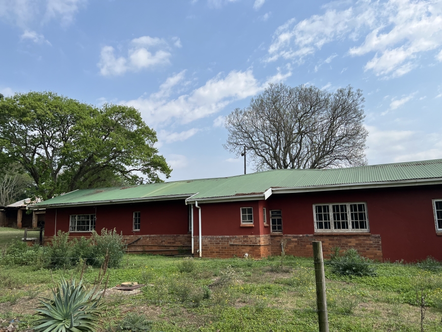 To Let 4 Bedroom Property for Rent in Mpophomeni KwaZulu-Natal