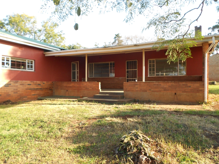 To Let 4 Bedroom Property for Rent in Mpophomeni KwaZulu-Natal