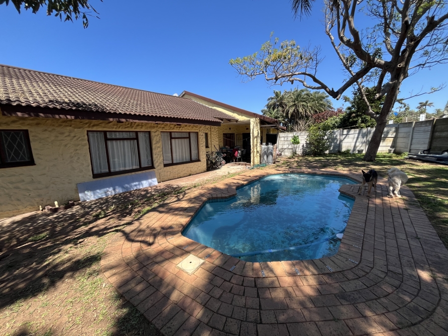 To Let 4 Bedroom Property for Rent in Shelly Beach KwaZulu-Natal