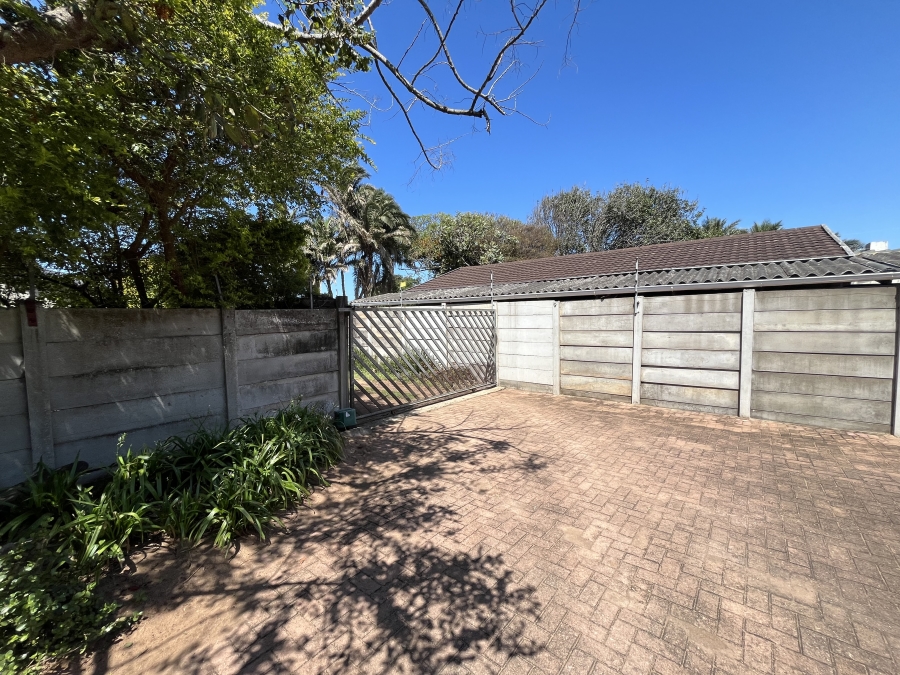 To Let 4 Bedroom Property for Rent in Shelly Beach KwaZulu-Natal