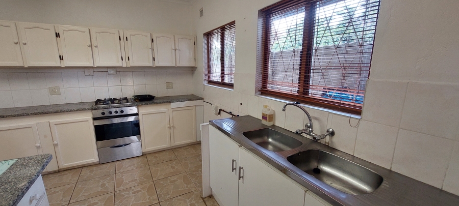 To Let 4 Bedroom Property for Rent in Shelly Beach KwaZulu-Natal