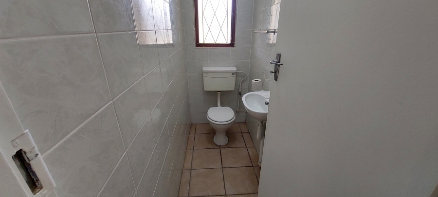 To Let 4 Bedroom Property for Rent in Shelly Beach KwaZulu-Natal