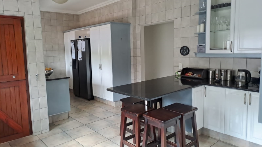 5 Bedroom Property for Sale in Umtentweni KwaZulu-Natal