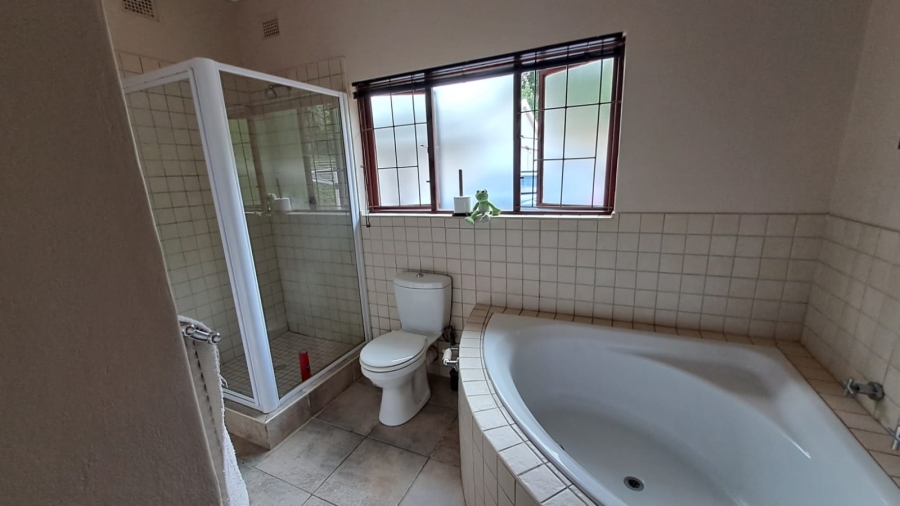 5 Bedroom Property for Sale in Umtentweni KwaZulu-Natal