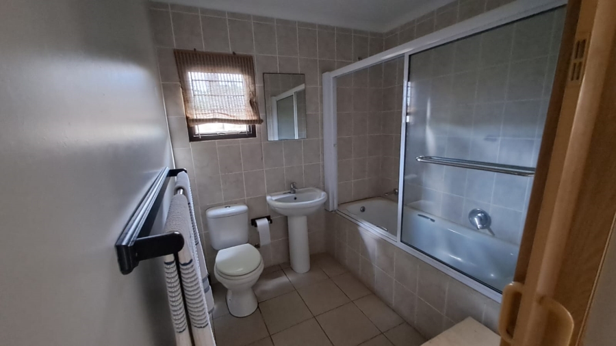 5 Bedroom Property for Sale in Umtentweni KwaZulu-Natal