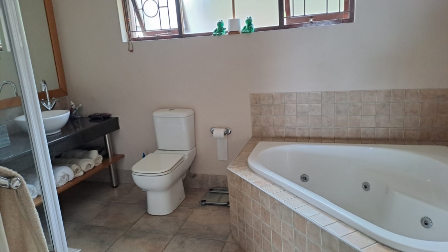 5 Bedroom Property for Sale in Umtentweni KwaZulu-Natal