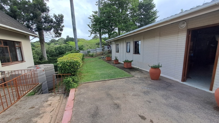 5 Bedroom Property for Sale in Umtentweni KwaZulu-Natal